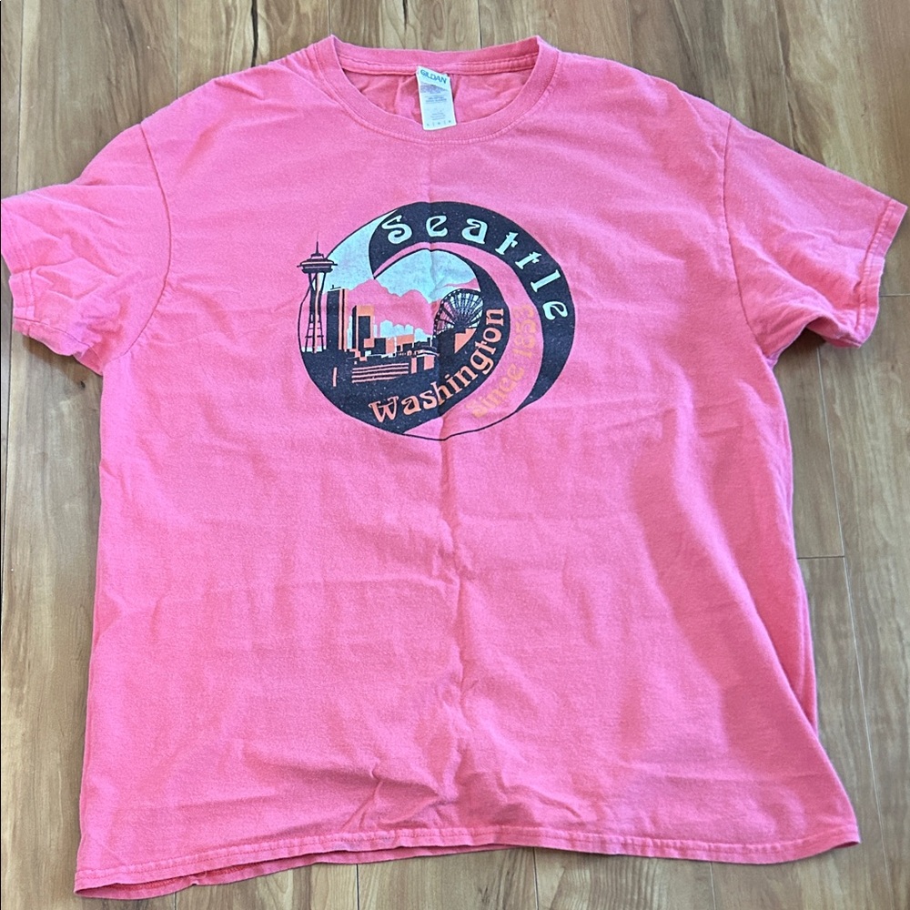 Vintage Seattle print tee - space needle - Ferris wheel